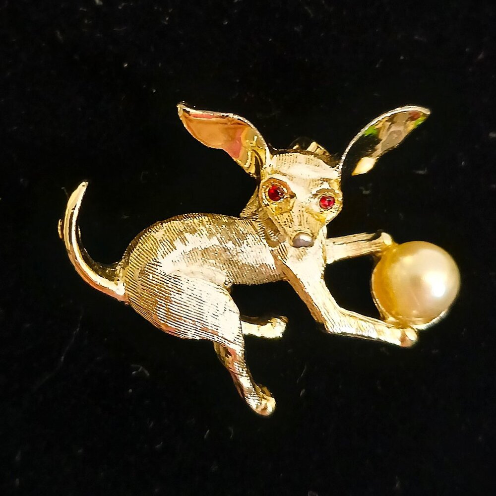 Cute Vintage Chihuahua Dog Gold-Tone Brooch with faux pearl, red rhinestone eyes